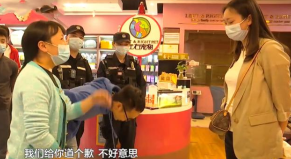 孩子被宠物猪咬伤，家长称没提示不能摸，要求老板赔礼道歉