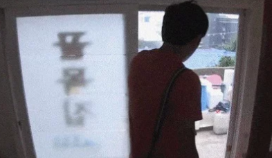 “你说,你一定会回来的”:一只被抛弃,流泪等待主人归来的狗狗 “你说,你一定会回来的”:一只被抛弃,流泪等待主人归来的狗狗