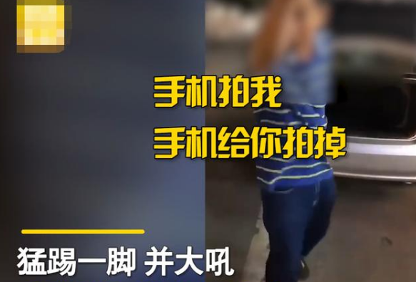 踢死给你看!广东一乘客悄悄带宠物坐车被发现,司机一脚将其踹飞 踢死给你看!广东一乘客悄悄带宠物坐车被发现,司机一脚将其踹飞