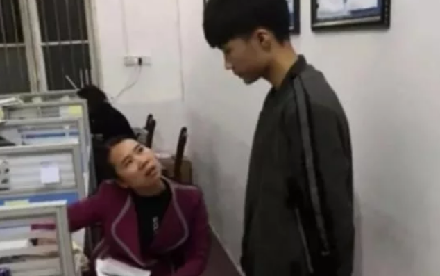 “买的猪肉能吃吗，怎么有人肉的既视感”哈哈哈越看越不对劲！