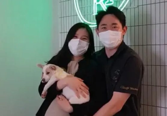 连续两次被弃养的狗狗，逐渐变得自卑