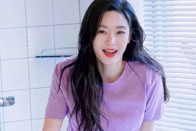 孙艺珍疑似婚讯曝光后首现身,笑容灿烂心情大好,怀抱狗狗拍广告 孙艺珍疑似婚讯曝光后首现身,笑容灿烂心情大好,怀抱狗狗拍广告