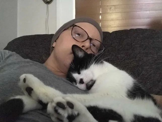 猫之报恩｜猫主子突然爱躺主人左胸 助及早发现乳癌挽回一命3