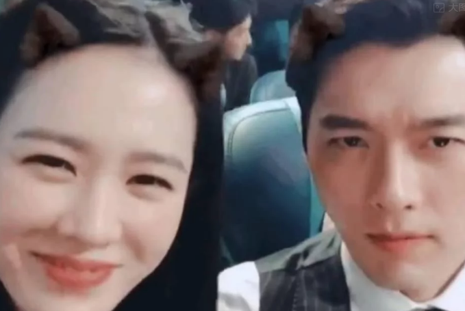 孙艺珍疑似婚讯曝光后首现身,笑容灿烂心情大好,怀抱狗狗拍广告 孙艺珍疑似婚讯曝光后首现身,笑容灿烂心情大好,怀抱狗狗拍广告