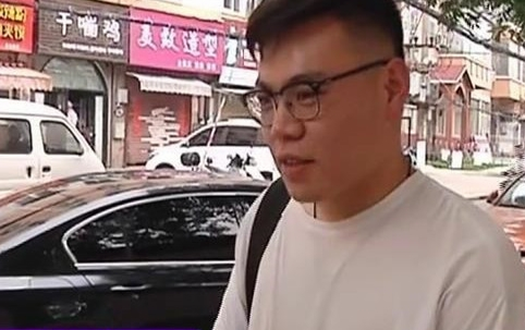 男子买了条法国斗牛犬,回家一看傻了眼,老板:你打电话报警吧 男子买了条法国斗牛犬,回家一看傻了眼,老板:你打电话报警吧