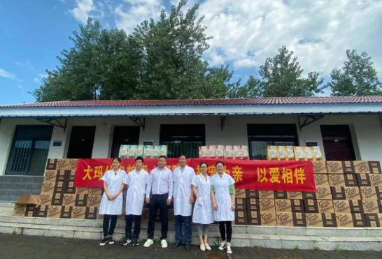撒狗粮啦!爱心企业为皖西学院流浪犬送来10万元的狗粮 撒狗粮啦!爱心企业为皖西学院流浪犬送来10万元的狗粮