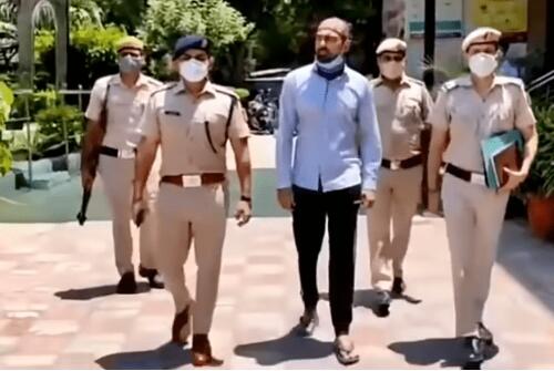 在博美身上绑气球放飞....400万粉丝的网红虐狗被捕! 在博美身上绑气球放飞....400万粉丝的网红虐狗被捕!