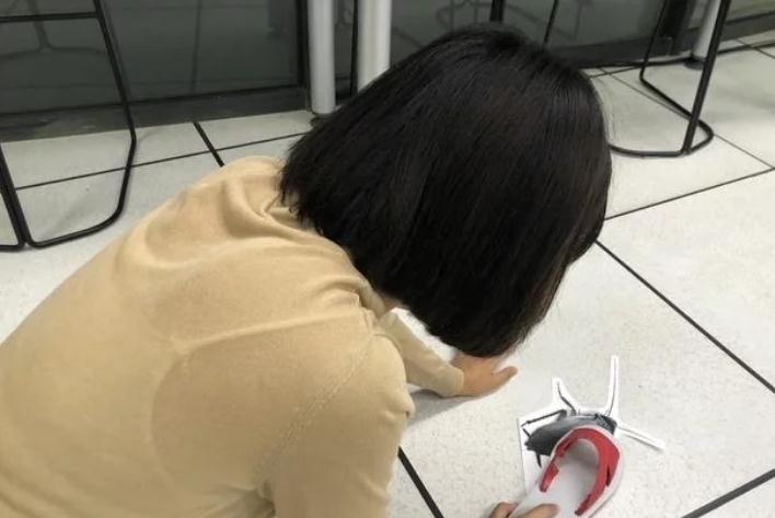 还在傻傻的用脚踩死蟑螂，这个后果，绝对让人毛骨悚然！