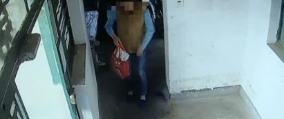 只为一泡狗尿,62岁阿姨竟放火烧楼!邻居逃生时被灼伤! 只为一泡狗尿,62岁阿姨竟放火烧楼!邻居逃生时被灼伤!