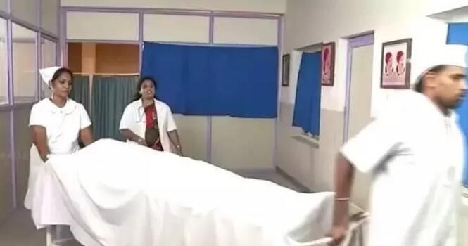 男子被宠物眼镜蛇咬伤, 发布在网上炫耀, 结果玩笑开的太大了