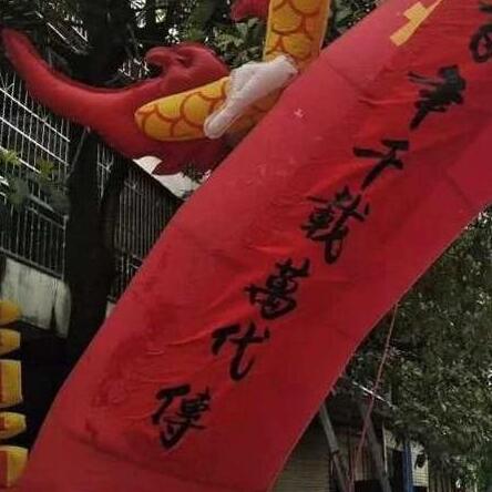 金毛生了10条小崽,豪爽的铲屎官大摆宴席!请全小区吃饭! 金毛生了10条小崽,豪爽的铲屎官大摆宴席!请全小区吃饭!