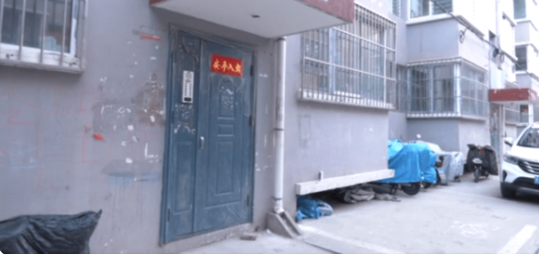 太残忍!金毛遭邻居虐杀,现场毛骨悚然…… 太残忍!金毛遭邻居虐杀,现场毛骨悚然……