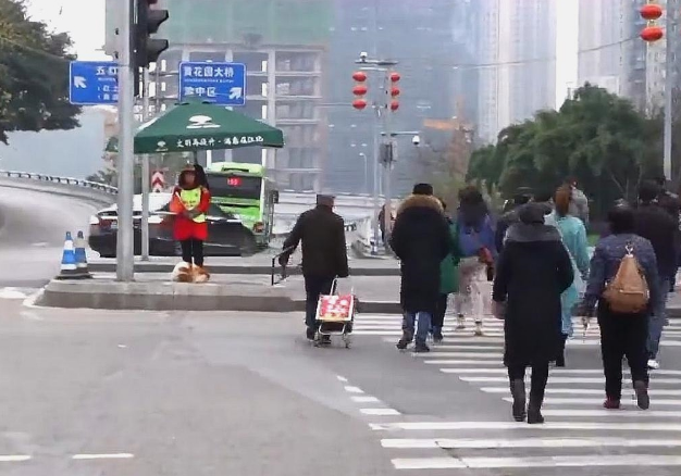 忠犬殡仪馆外守主人3天,听到旧事便流泪!网友们大赞:好有灵性 忠犬殡仪馆外守主人3天,听到旧事便流泪!网友们大赞:好有灵性