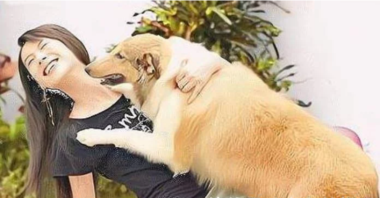 女主播直播和狗互动，不慎出现违规画面，随后被永久封杀