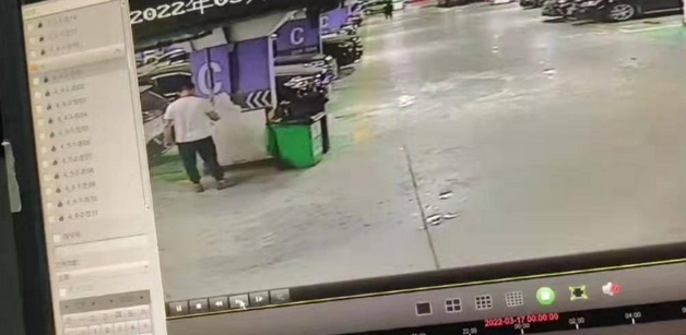 武汉一小区多只宠物狗疑吃有毒火腿肠后死亡 邻居回应被指“投毒”:有误会 武汉一小区多只宠物狗疑吃有毒火腿肠后死亡 邻居回应被指“投毒”:有误会