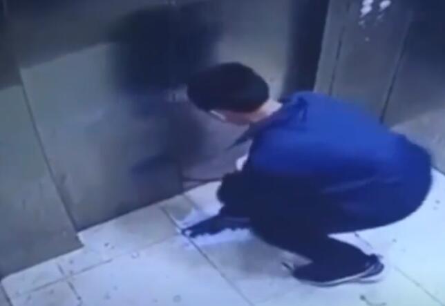 “男孩偷走宠物狗用电梯夹死”后续,多个细节曝光,家长再惹众怒 “男孩偷走宠物狗用电梯夹死”后续,多个细节曝光,家长再惹众怒