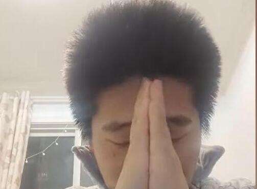 江苏一男子被隔离在家发型遭到调侃,随后用宠物工具“冲动”理发 江苏一男子被隔离在家发型遭到调侃,随后用宠物工具“冲动”理发