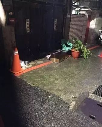 狗守护墓地11年，最后死在了主人的墓碑上