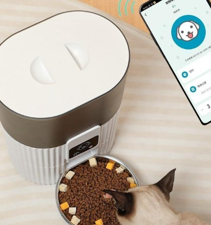 iPhone13远程搞定宠物零食机 让毛孩子保持好身材