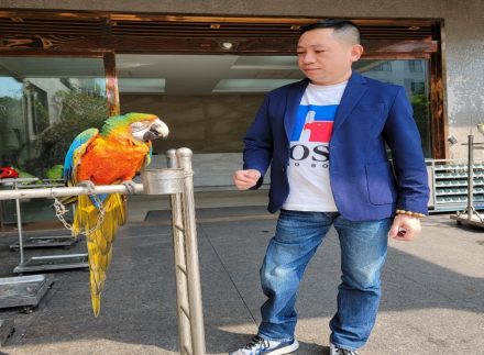 源于关爱动物，他把宠物用品做成大生意