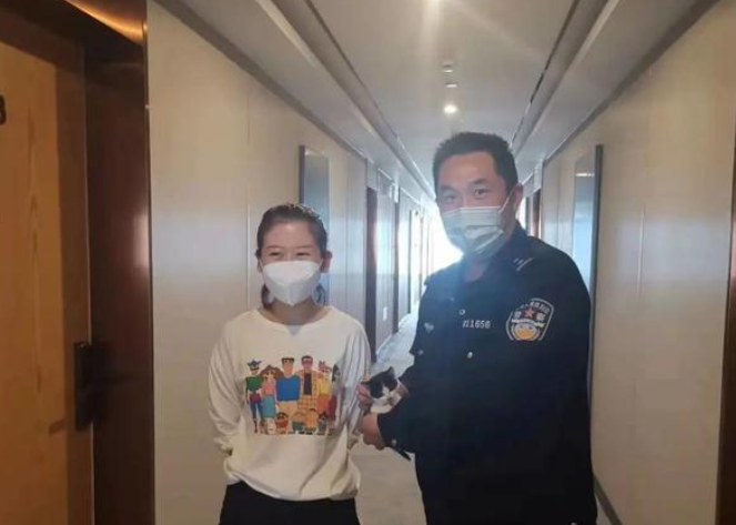 安徽芜湖:好有爱!抗疫民警齐力救助出一只流浪小奶猫 安徽芜湖:好有爱!抗疫民警齐力救助出一只流浪小奶猫