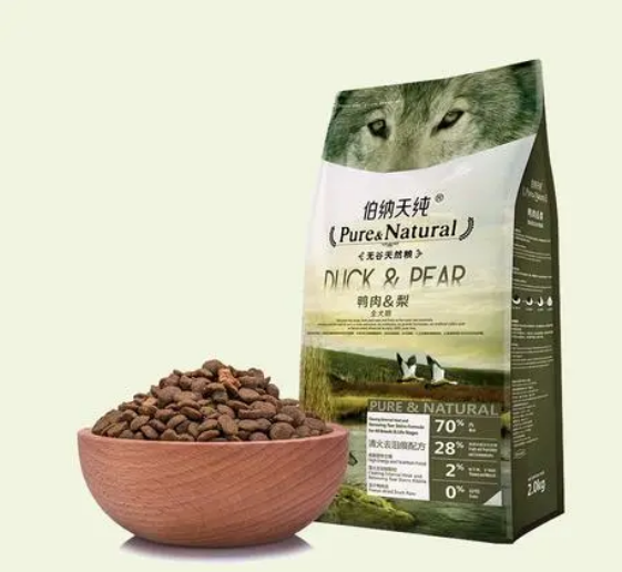 除了这两种主要原料外，我们还在这款粮里看见了很多中药成分，菊花、枸杞、百合，这几种物质搭配在一起也可以起到清热降燥，补水去火的作用，颇有点食疗的意思。
