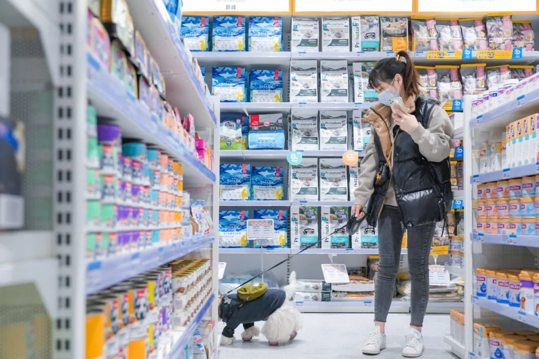 购物中心的新「宠」,月销百万的狗道以大店错位竞争 购物中心的新「宠」,月销百万的狗道以大店错位竞争