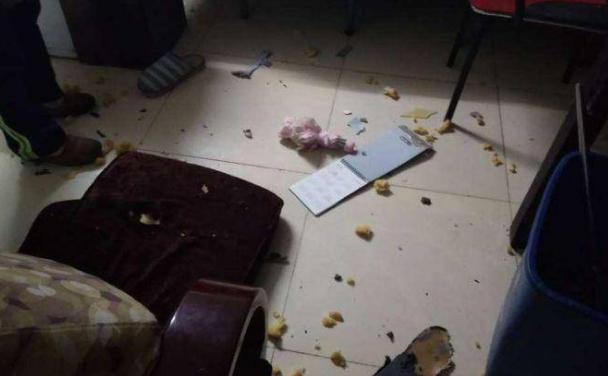 二哈被盗走，三天后被贼送了回家，随身携带还带了一张小纸条
