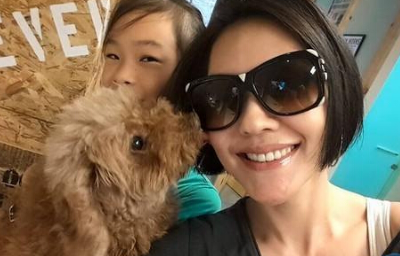 小S以身作则教女儿救狗 被赞“好妈妈”