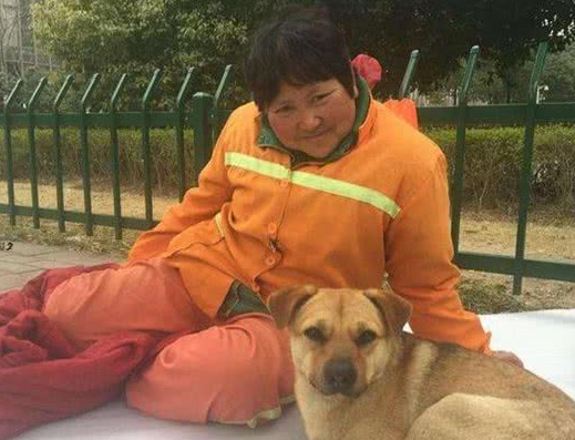 环卫大爷无意救下幼犬,路人主动提出收养后,大爷恳请善待狗狗! 环卫大爷无意救下幼犬,路人主动提出收养后,大爷恳请善待狗狗!