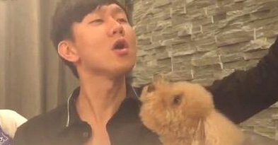 林俊杰大秀歌喉晒 教爱犬唱歌引粉丝热议