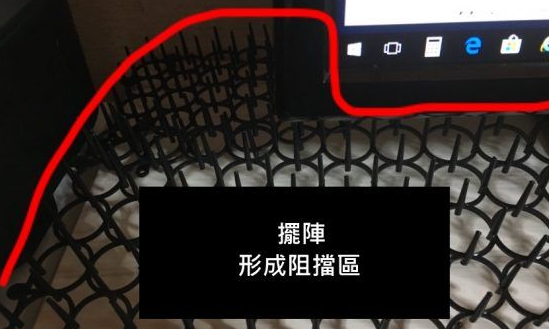 猫奴被主子扰乱工作出大招 成功让猫咪气得牙痒痒 猫奴被主子扰乱工作出大招 成功让猫咪气得牙痒痒