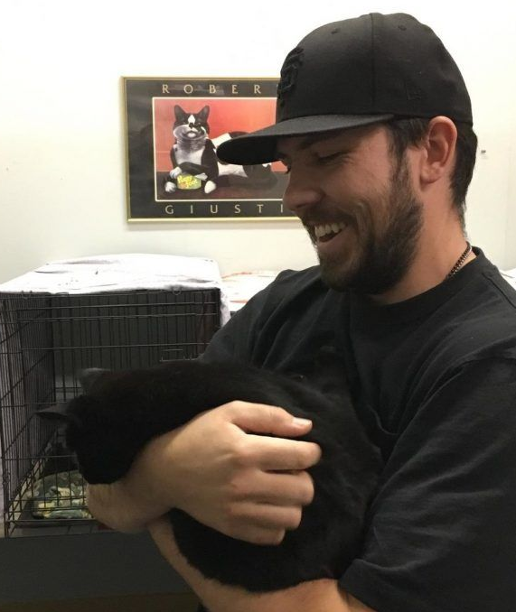 男孩大火中和爱猫失散 向圣诞爷爷许愿要牵引绳 男孩大火中和爱猫失散 向圣诞爷爷许愿要牵引绳