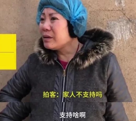 女子为收养流浪小动物 最后自己却没钱看病