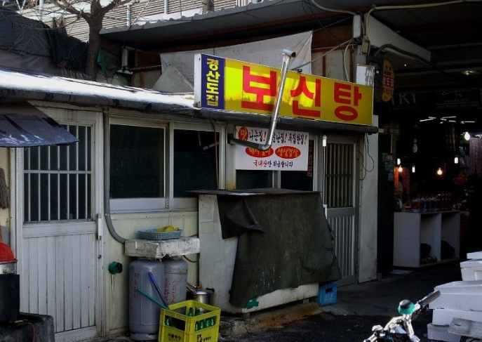 养5年爱犬差点被炖汤 恶婆婆为逼媳妇生小孩 拐走爱犬送狗肉商
