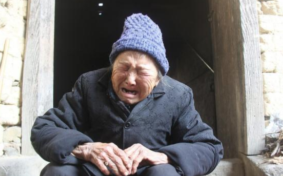 养了两年的土狗丢失，患病主人苦找55天，悬赏千元寻狗