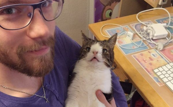 根本是命中注定 无鼻樑猫遇到一样长相的猫哥哥