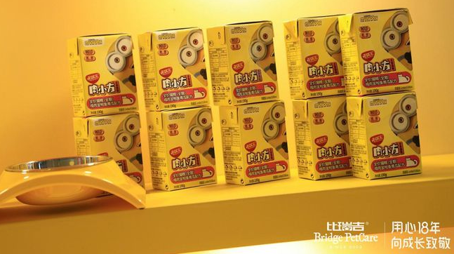开饭乐肉小方联名小黄人IP,主食湿粮引领宠物消费升级 开饭乐肉小方联名小黄人IP,主食湿粮引领宠物消费升级