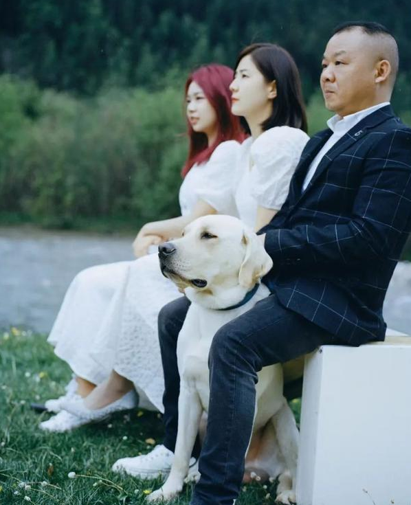 “狗在婚礼上抢走了我老公”,网友婚礼现场发生意外,笑翻了 “狗在婚礼上抢走了我老公”,网友婚礼现场发生意外,笑翻了