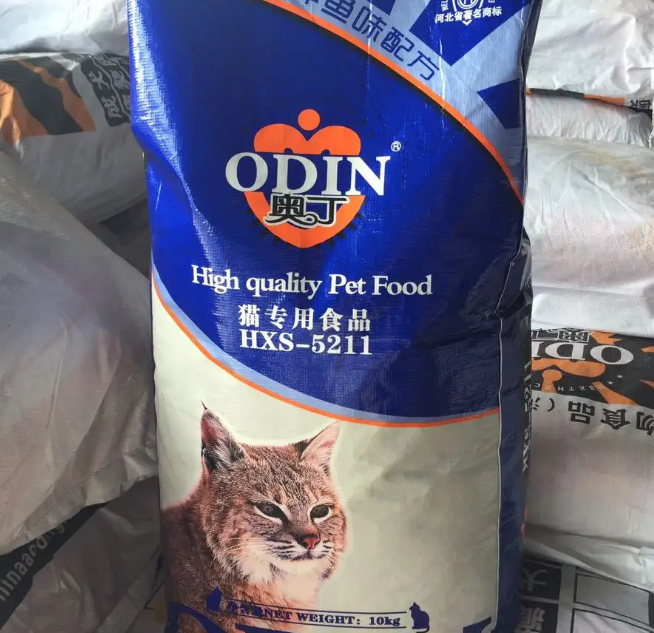 奥丁猫粮外面裹奶粉吗