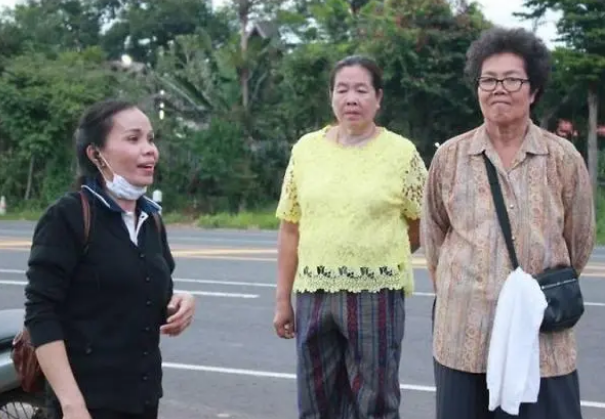 狗狗走丢了，路口等待主人4年，重逢时，它却不跟主人走了