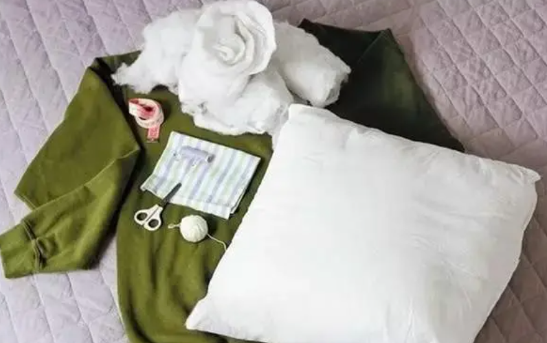 家里的旧抱枕，别扔了，亲手给自家狗做个窝