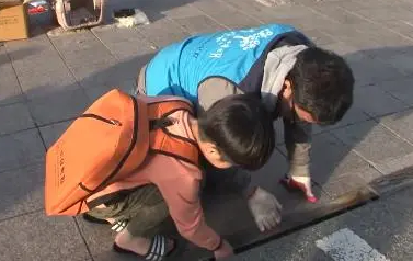 猫咪被困5厘米宽下水道，终获救援！