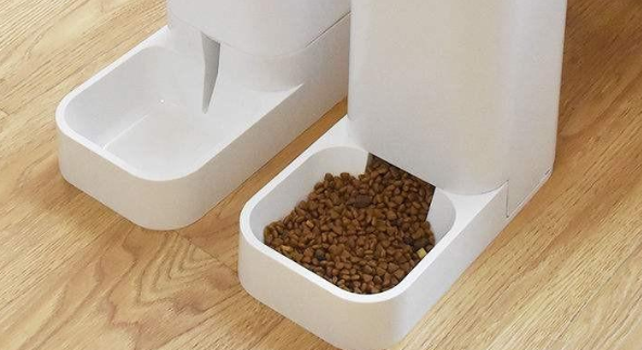 号称解放铲屎官双手的猫咪自动喂食器，到底是不是智商税？