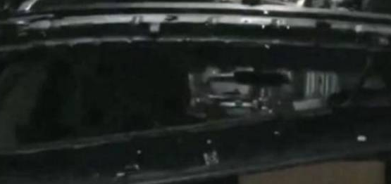 哈士奇从10楼坠下，砸坏奥迪车，车主不生气反安慰宠主