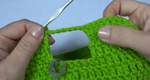 家中宠物的衣服完全可以自己搞定,简式宠物小衣服编织教程来了 家中宠物的衣服完全可以自己搞定,简式宠物小衣服编织教程来了