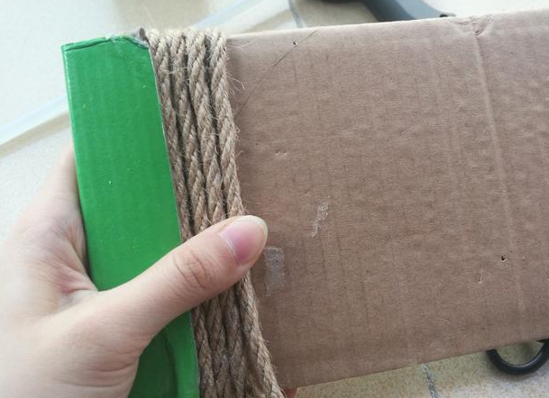 【自制教程】在家低成本制作一个猫抓板 【自制教程】在家低成本制作一个猫抓板