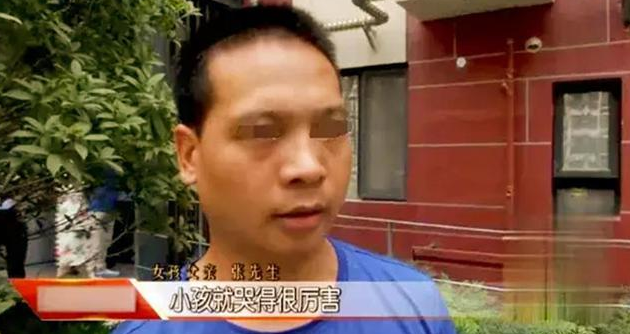 4岁女孩被三只狗围攻，父亲找狗主人理论，双方大打出手