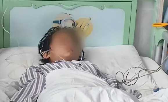 7岁女童流鼻血不止，原来水蛭在鼻腔内吸血，水蛭能在人体生存？