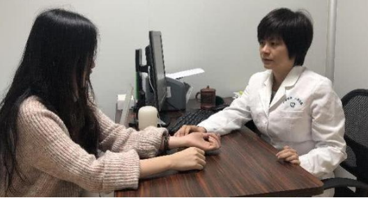 农村女孩养狗五年,身体不适去医院检查 农村女孩养狗五年,身体不适去医院检查